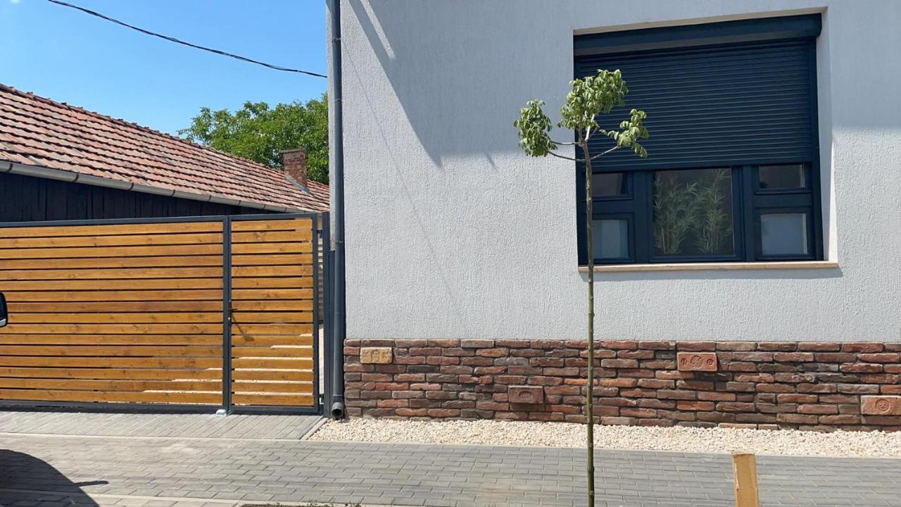 Thermal Apartmanok Raday 4 - Zendaya Hajdúszoboszló Zewnętrze zdjęcie